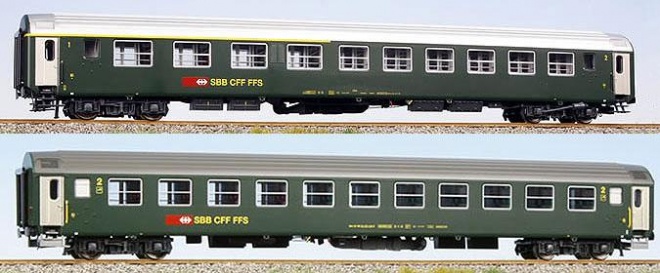 Set of 2 passenger cars 1st/2nd and 2nd class<br /><a href='images/pictures/LS_Models/47221.jpg' target='_blank'>Full size image</a>